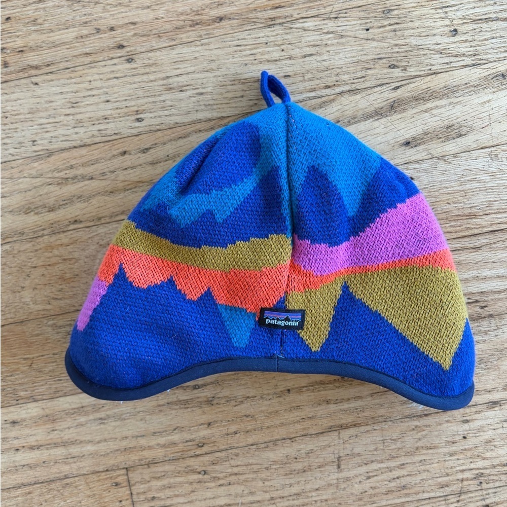 Patagonia hat with ear covers and reversible shearling 18 - 24 months